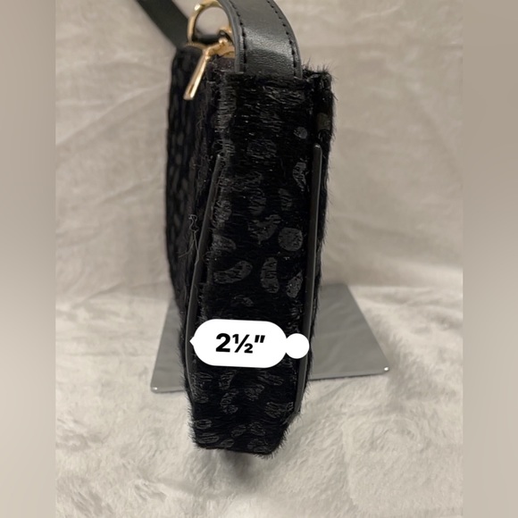 Black textured handbag - Picture 8 of 13